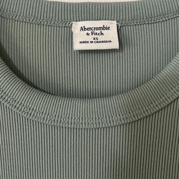 Abercrombie & Fitch Green Long Sleeve Tee - Picture 2 of 3